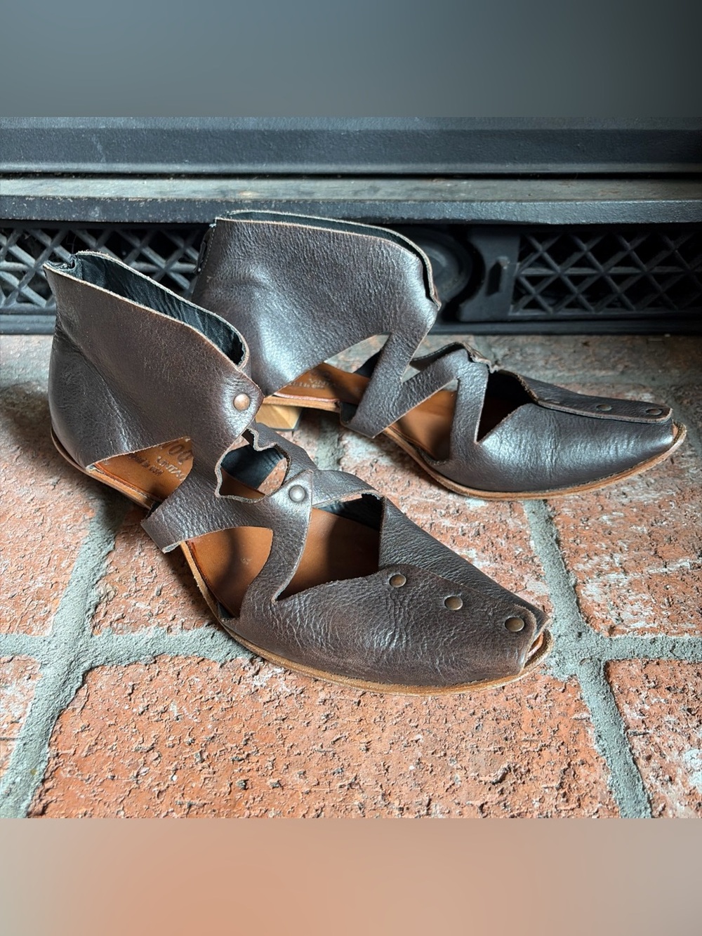 CYDWOQ Brown Rivet Block Heel Sandal Shoes SZ 8.5-9 EU 39 GORGEOUS